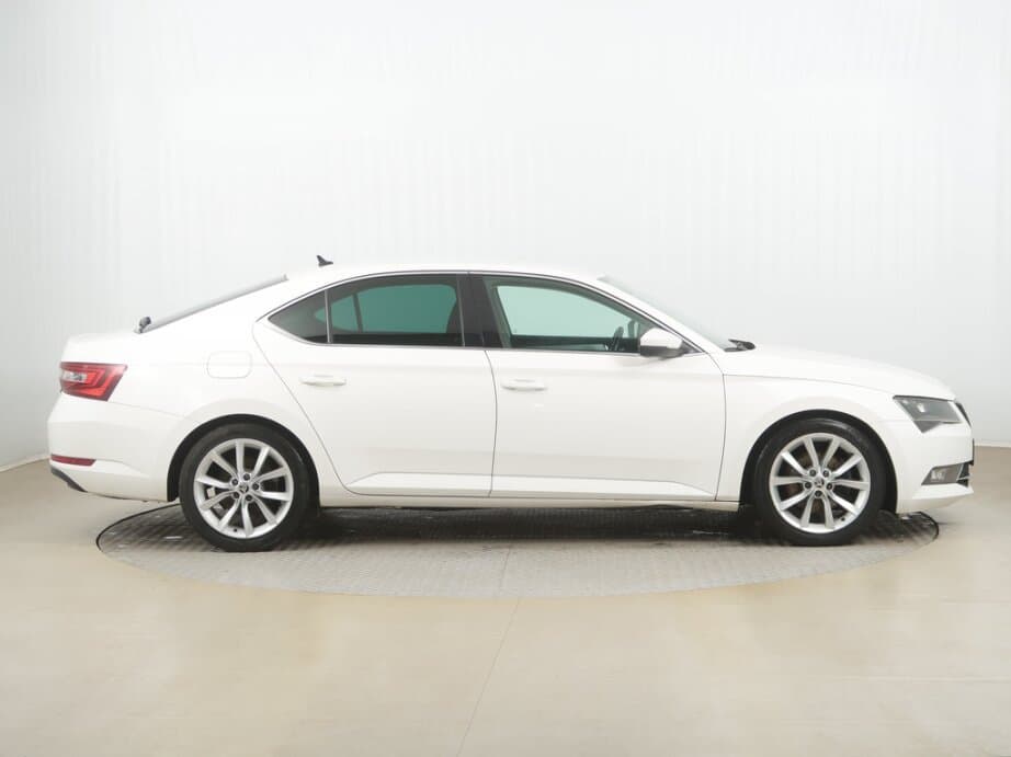 2018 Škoda SUPERB - 8