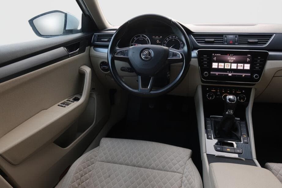 2019 Škoda SUPERB - 9