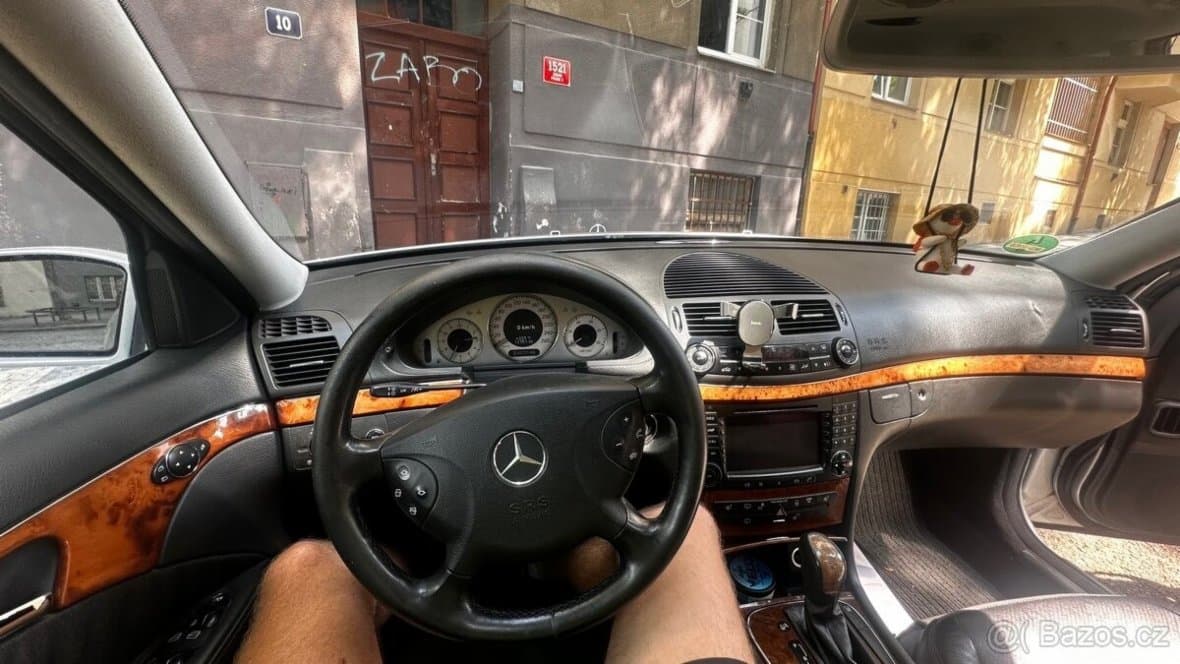 Mercedes-Benz E-CLASS - 8