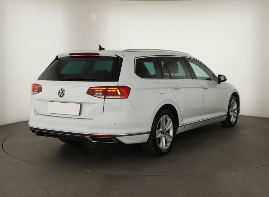 2022 Volkswagen PASSAT - 7