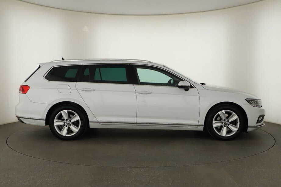 2022 Volkswagen PASSAT - 8
