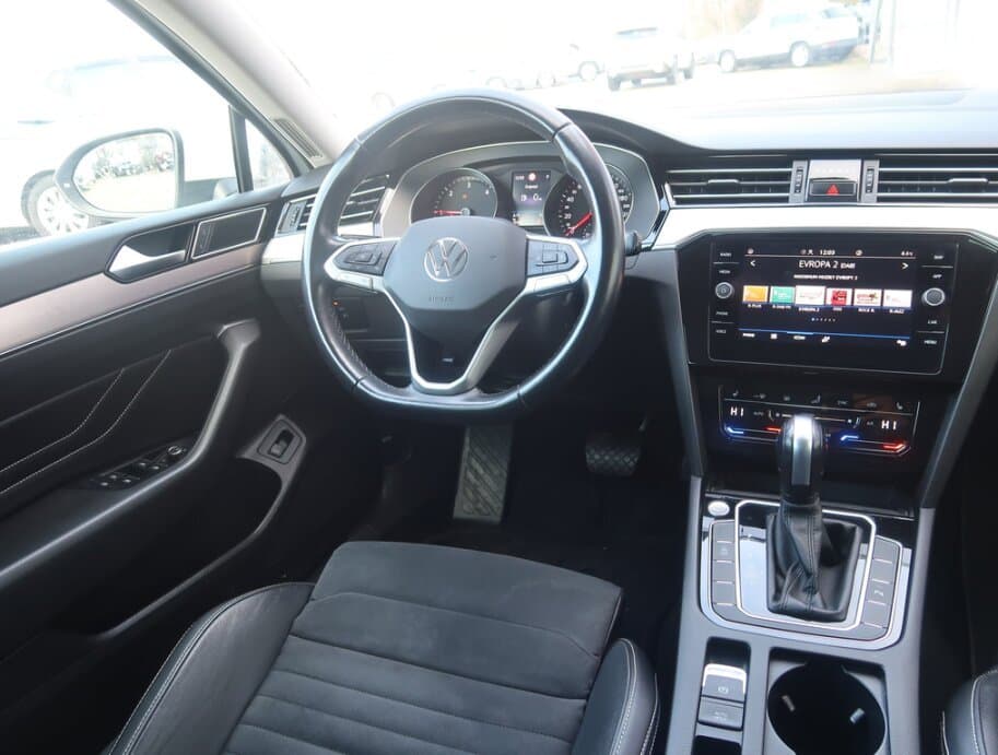 2022 Volkswagen PASSAT - 9