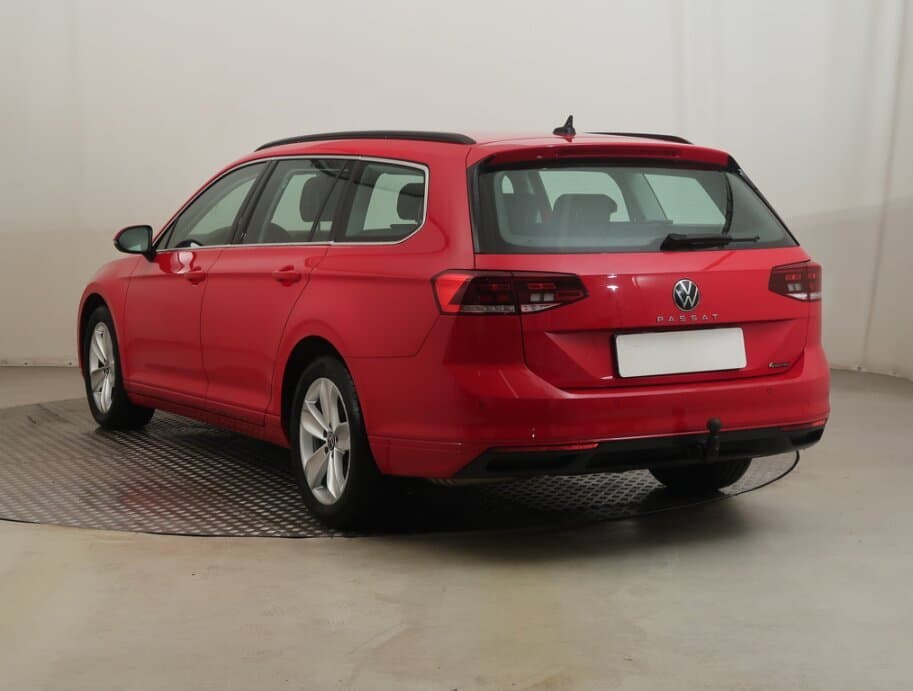 2021 Volkswagen Passat - 5