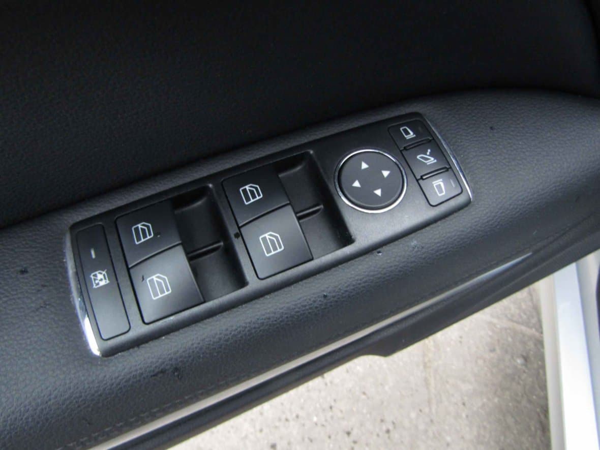2010 Mercedes-Benz E-CLASS - 11