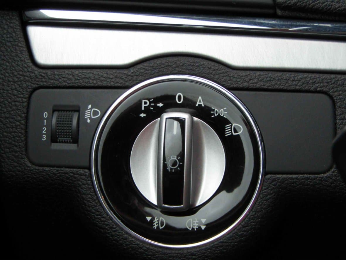 2010 Mercedes-Benz E-CLASS - 12