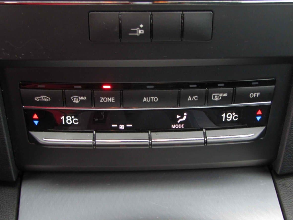 2010 Mercedes-Benz E-CLASS - 16
