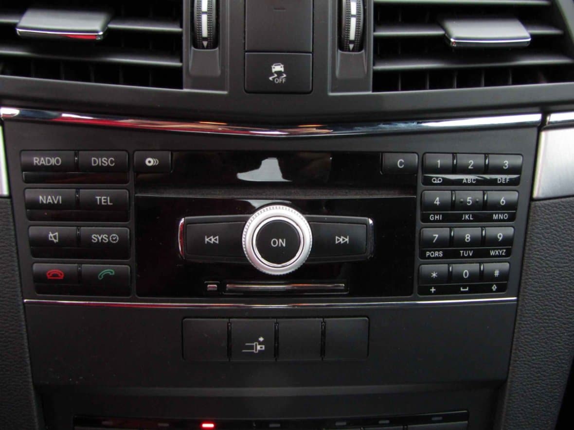 2010 Mercedes-Benz E-CLASS - 17