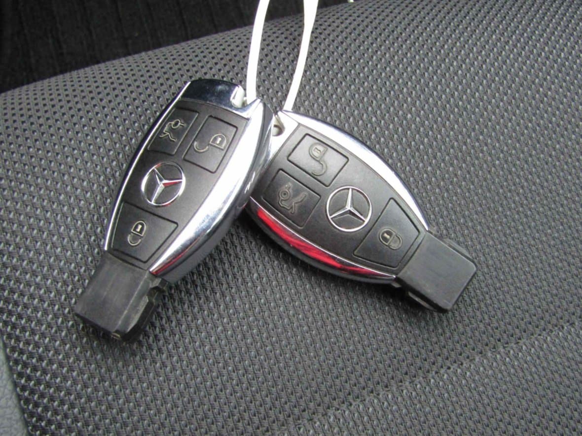 2010 Mercedes-Benz E-CLASS - 20