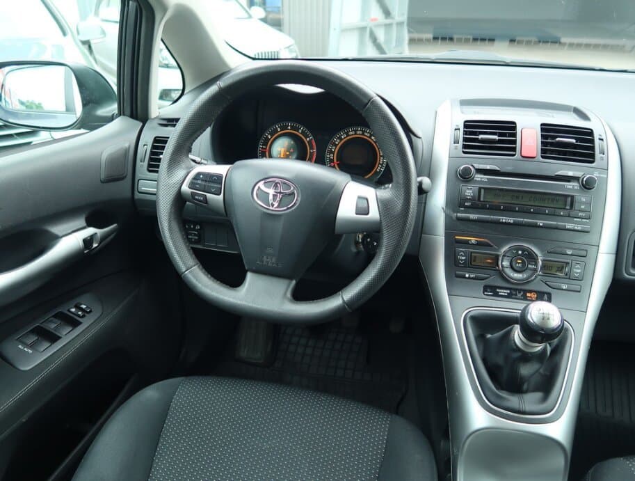 2013 Toyota AURIS - 9