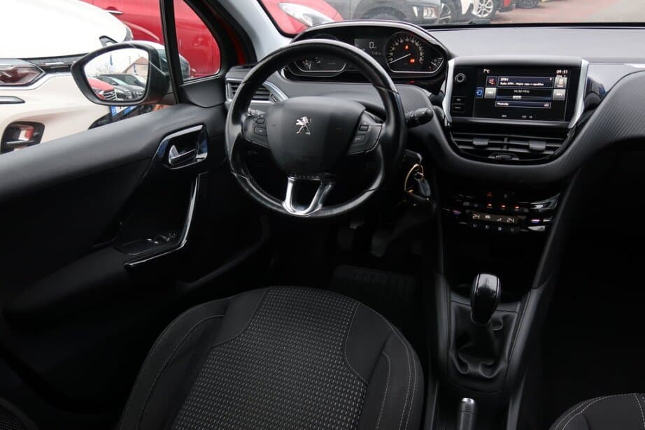 2015 Peugeot 208 - 9