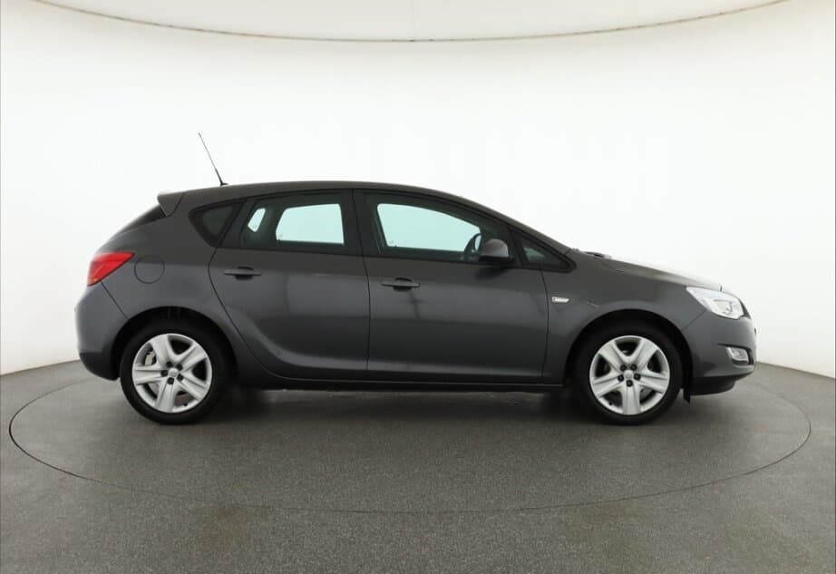 2011 Opel ASTRA - 8