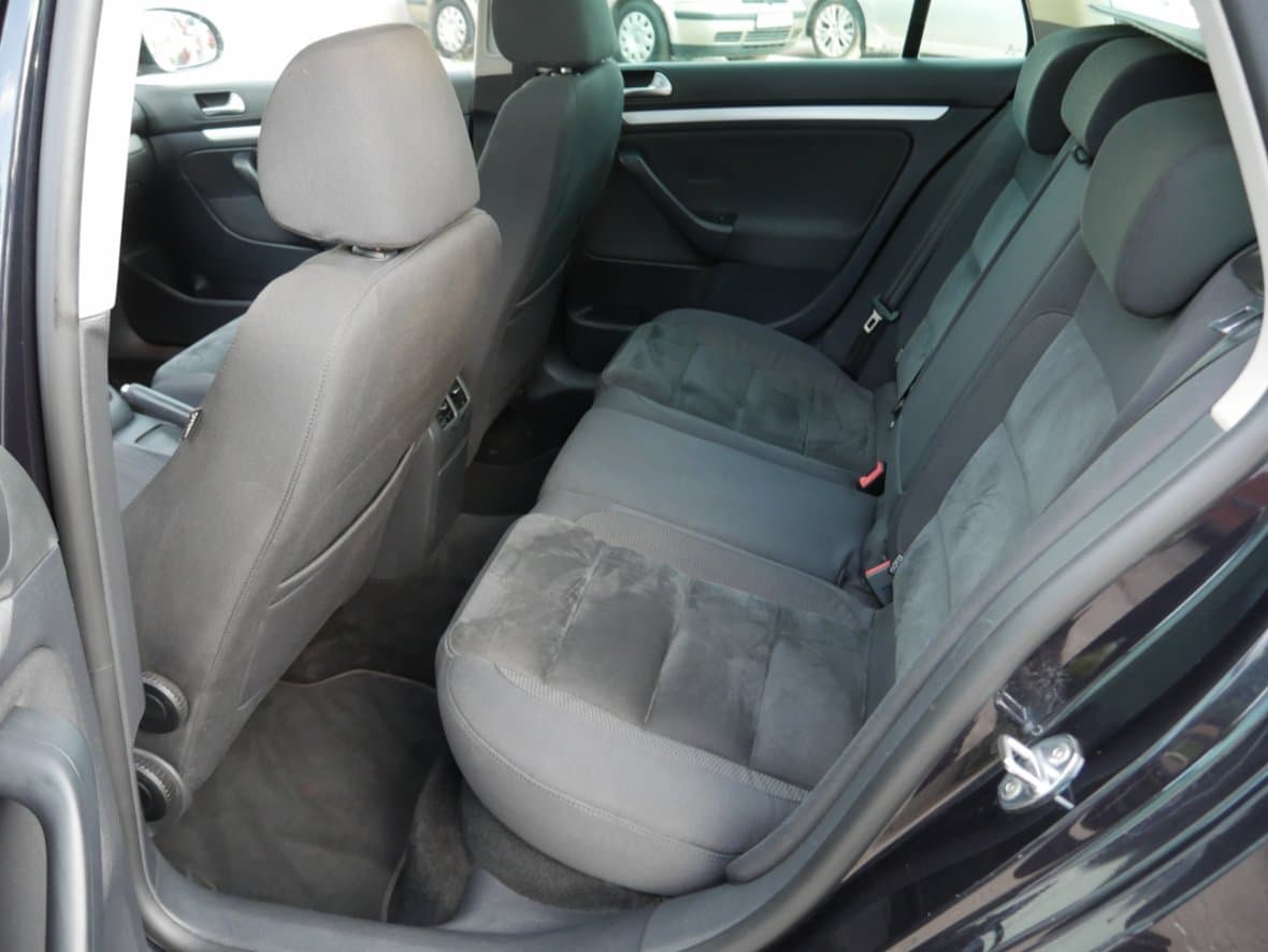 2010 Volkswagen GOLF - 9