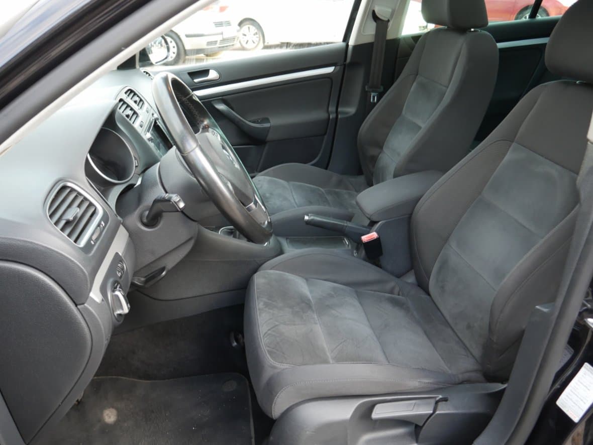 2010 Volkswagen GOLF - 10