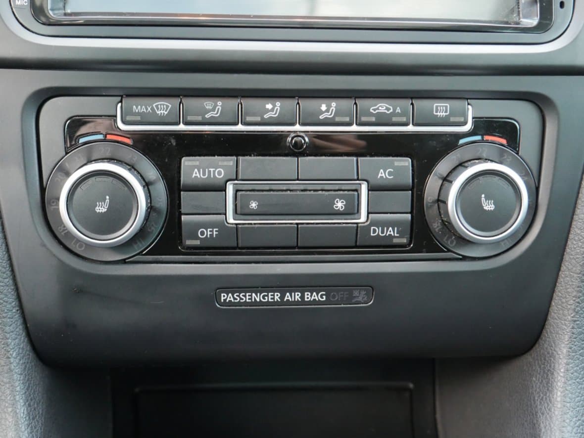 2010 Volkswagen GOLF - 13