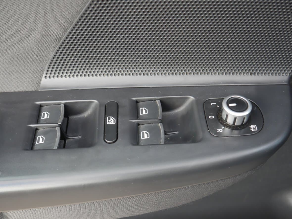 2010 Volkswagen GOLF - 16