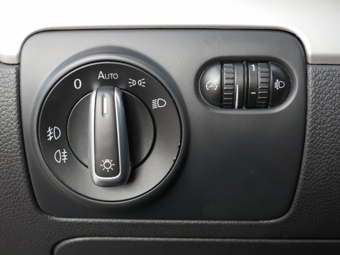 2010 Volkswagen GOLF - 17