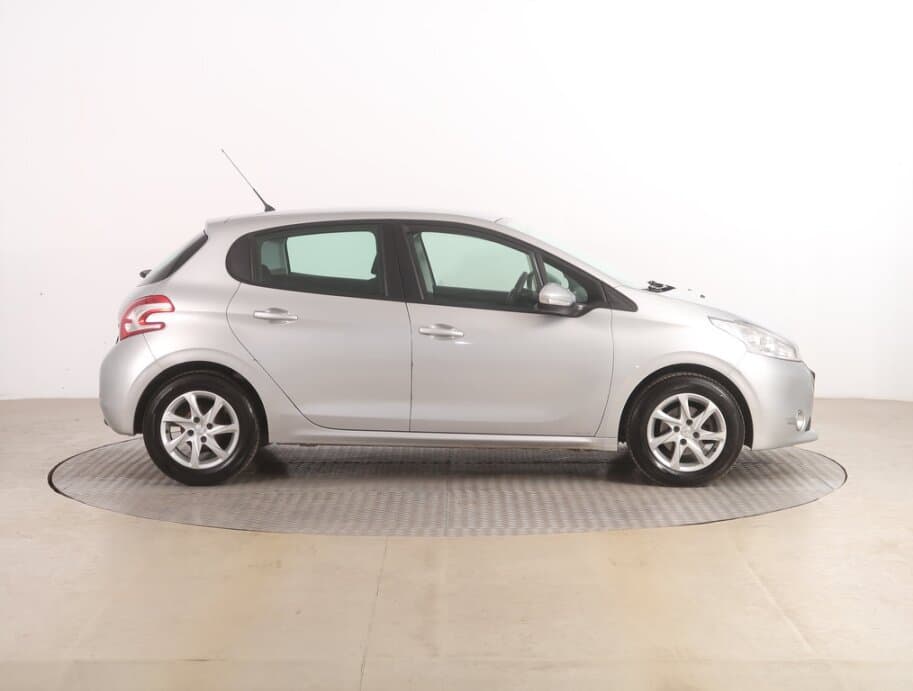 2013 Peugeot 208 - 8