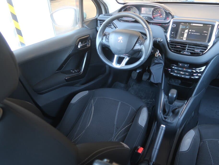 2013 Peugeot 208 - 9
