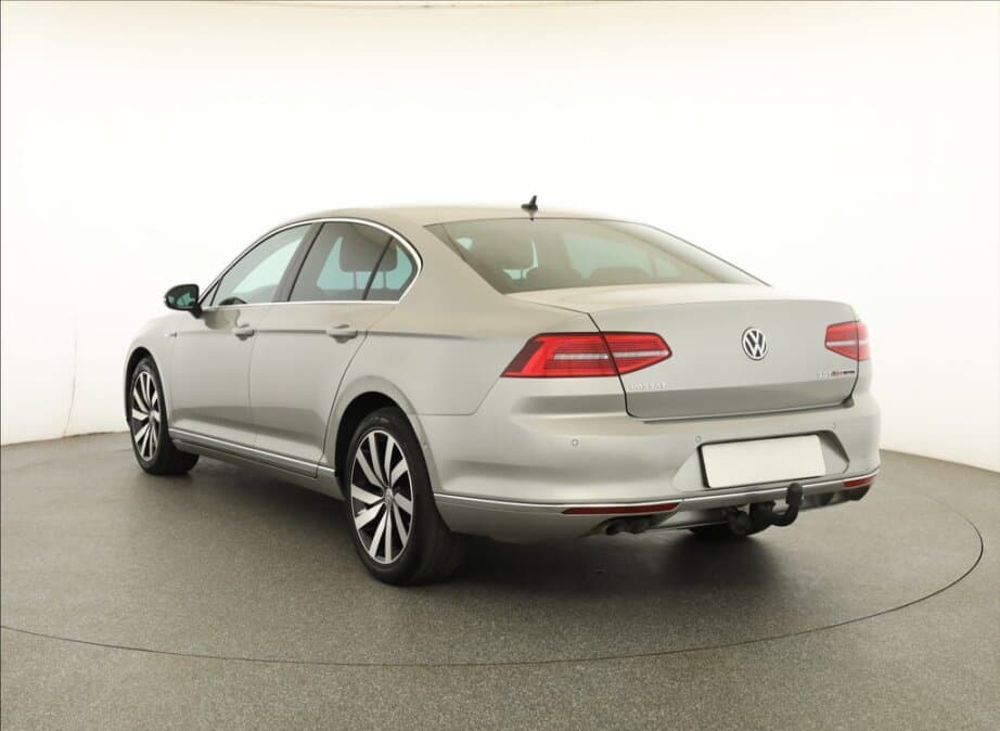2017 Volkswagen PASSAT - 5