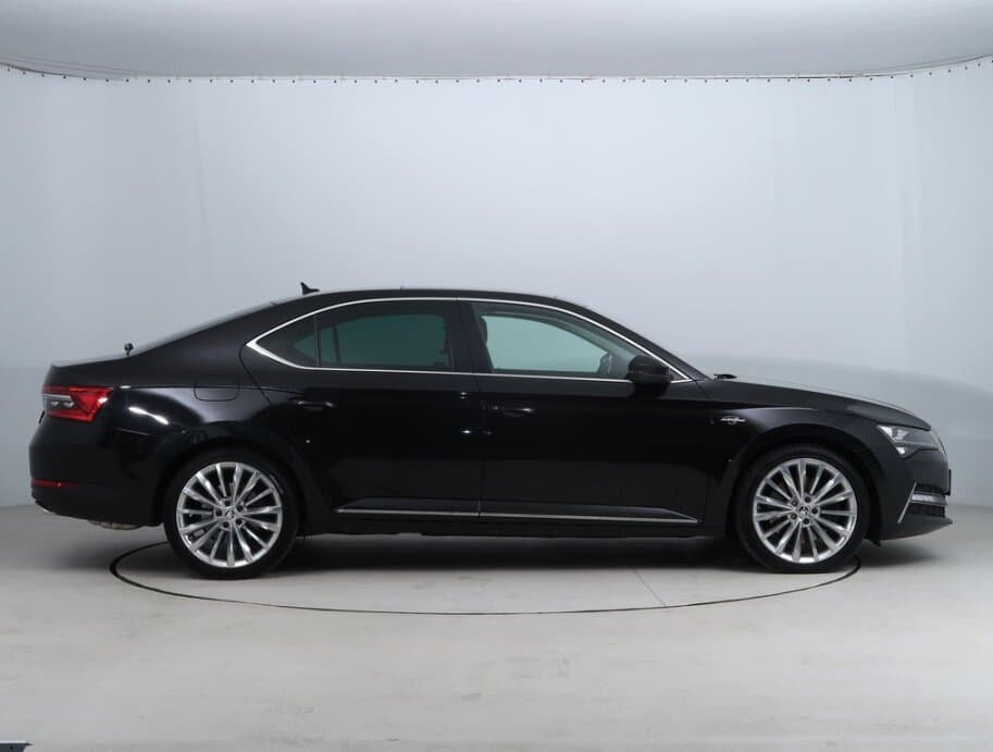 2020 Škoda SUPERB - 8