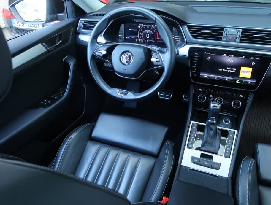 2020 Škoda SUPERB - 9