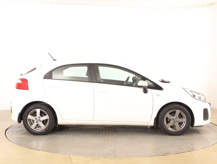 2016 Kia RIO - 8