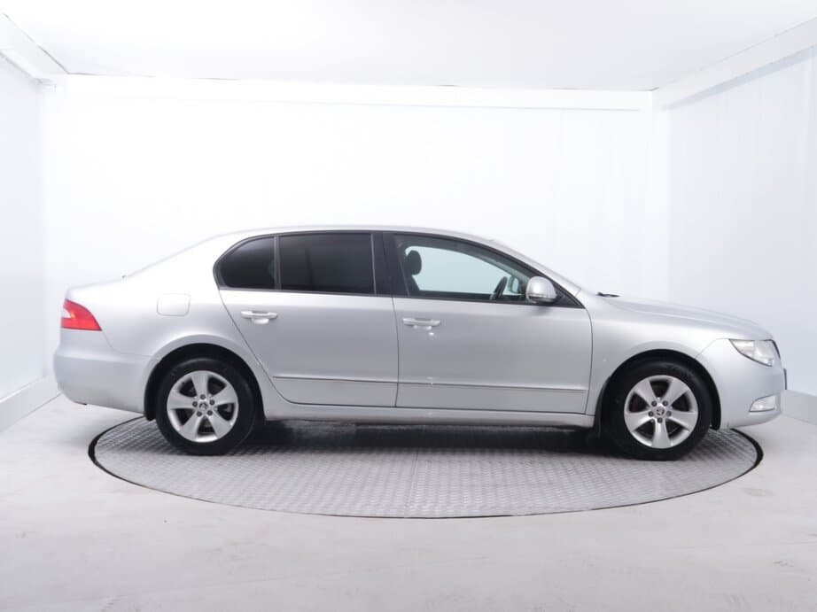 2013 Škoda SUPERB - 8