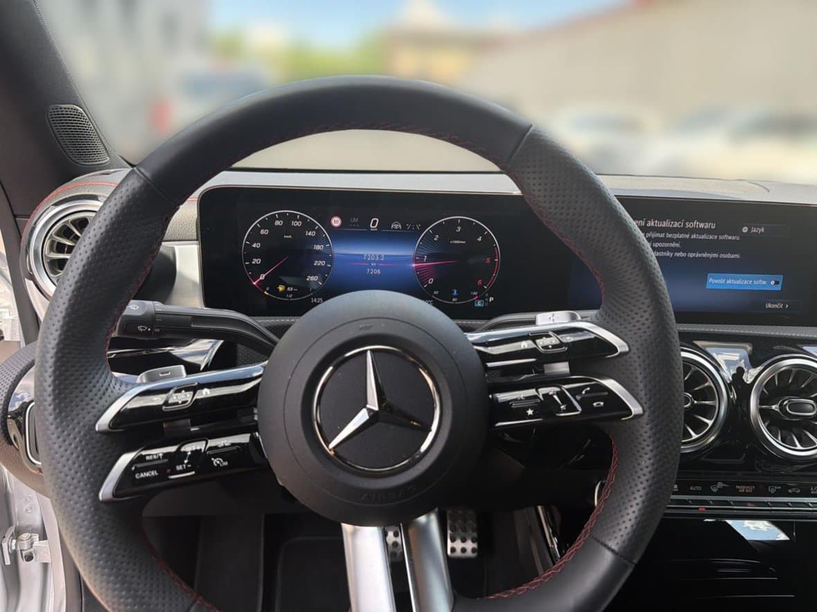 2025 Mercedes-Benz CLA - 10
