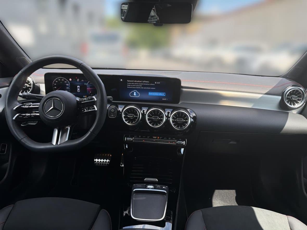 2025 Mercedes-Benz CLA - 11