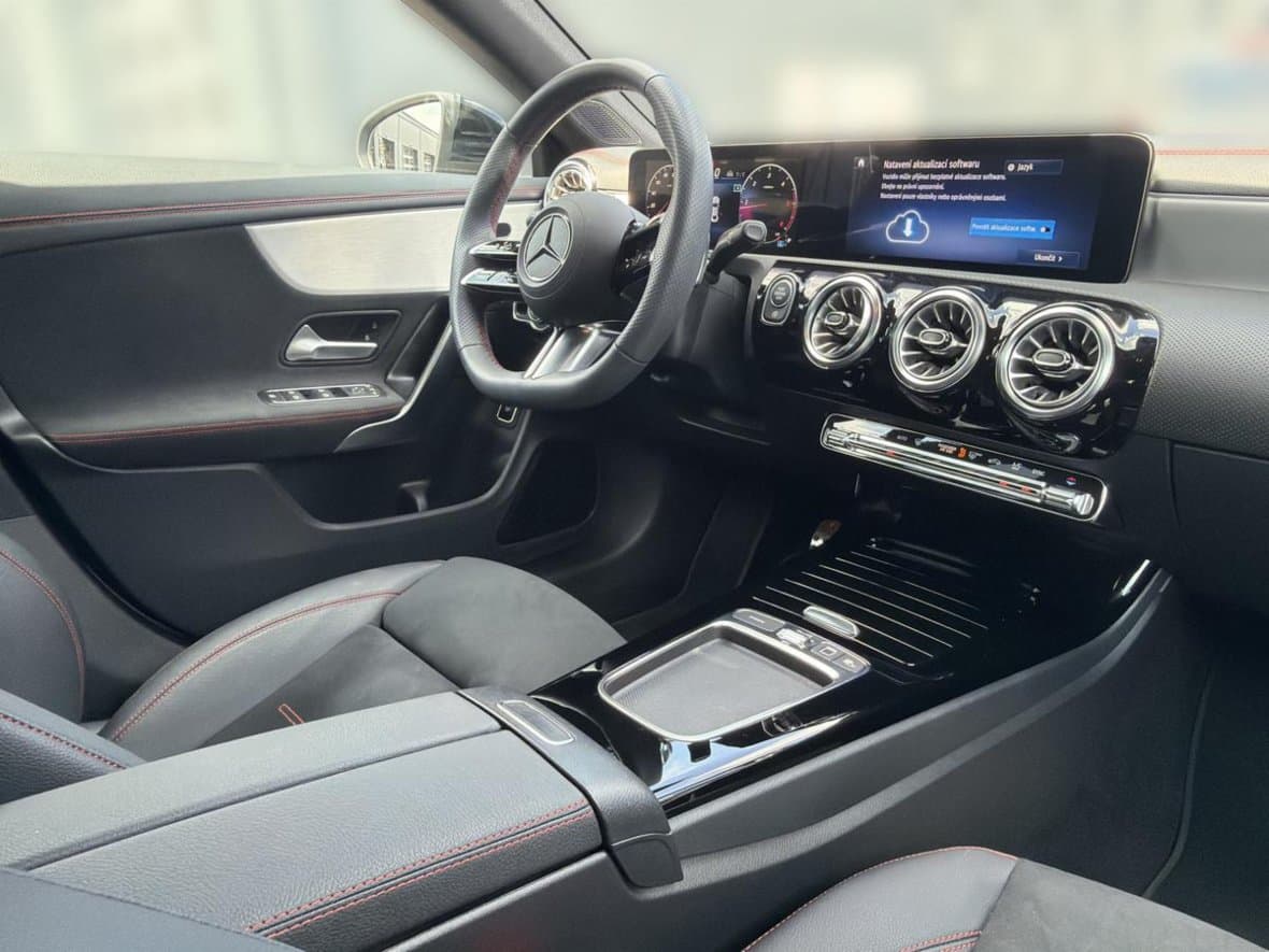 2025 Mercedes-Benz CLA - 12