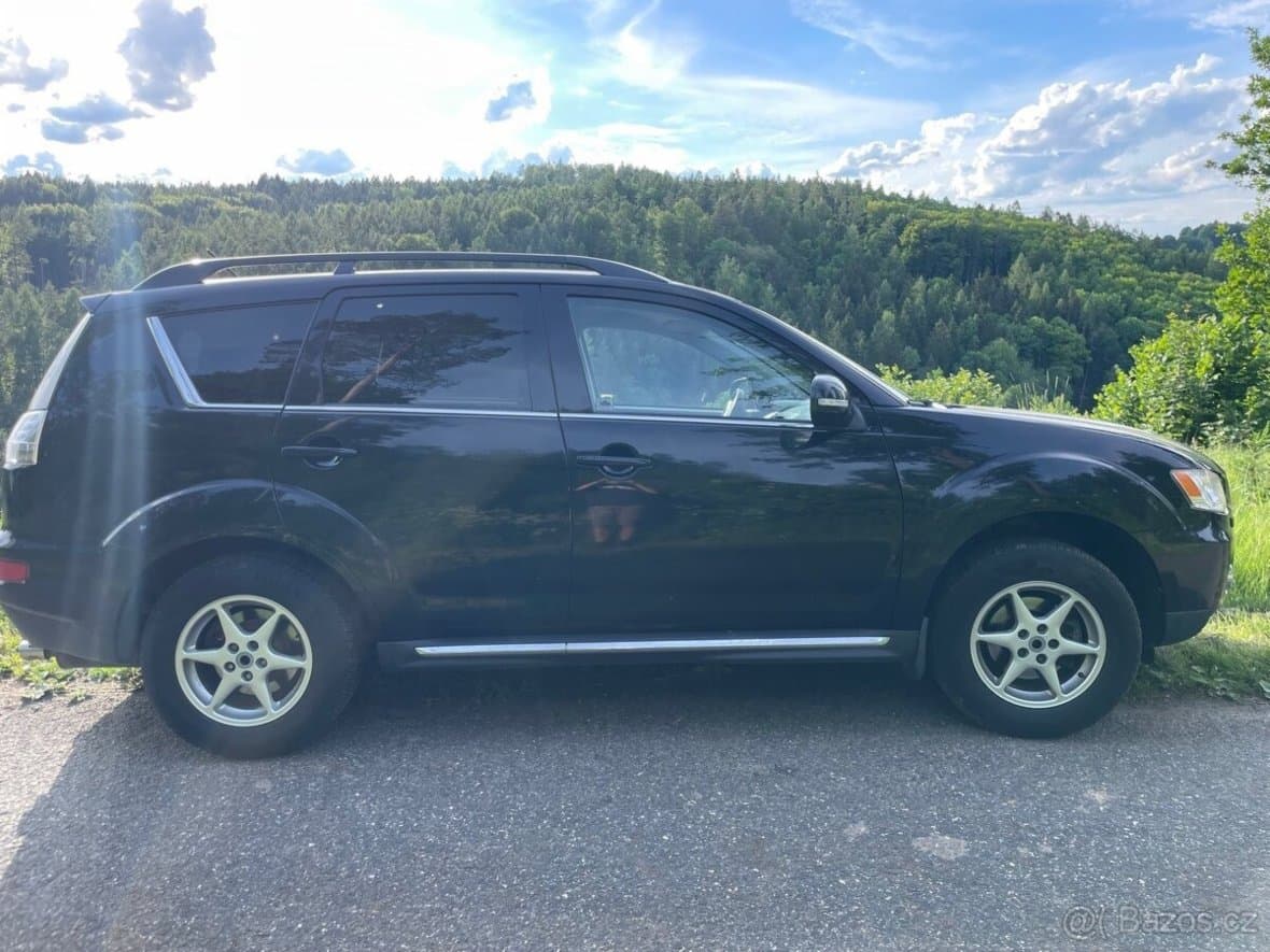 2012 Mitsubishi OUTLANDER - 8