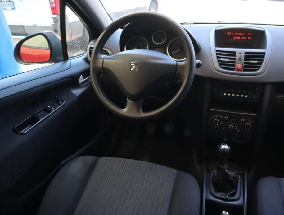 2011 Peugeot 207 - 9