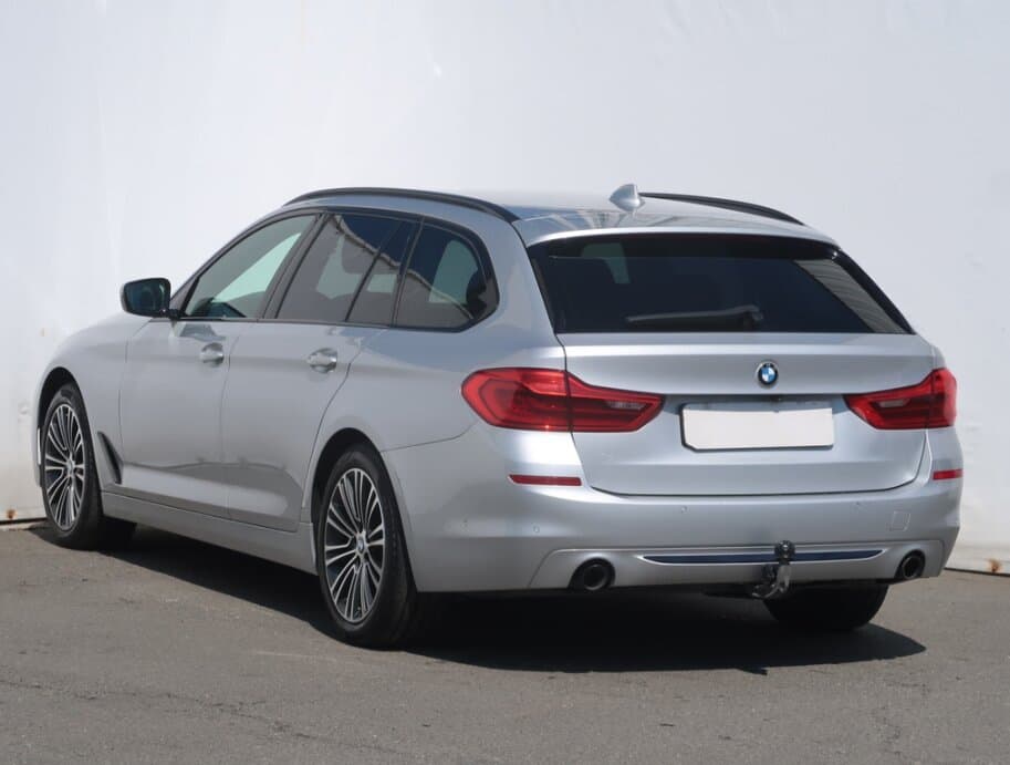 2019 BMW 5-SERIES - 5
