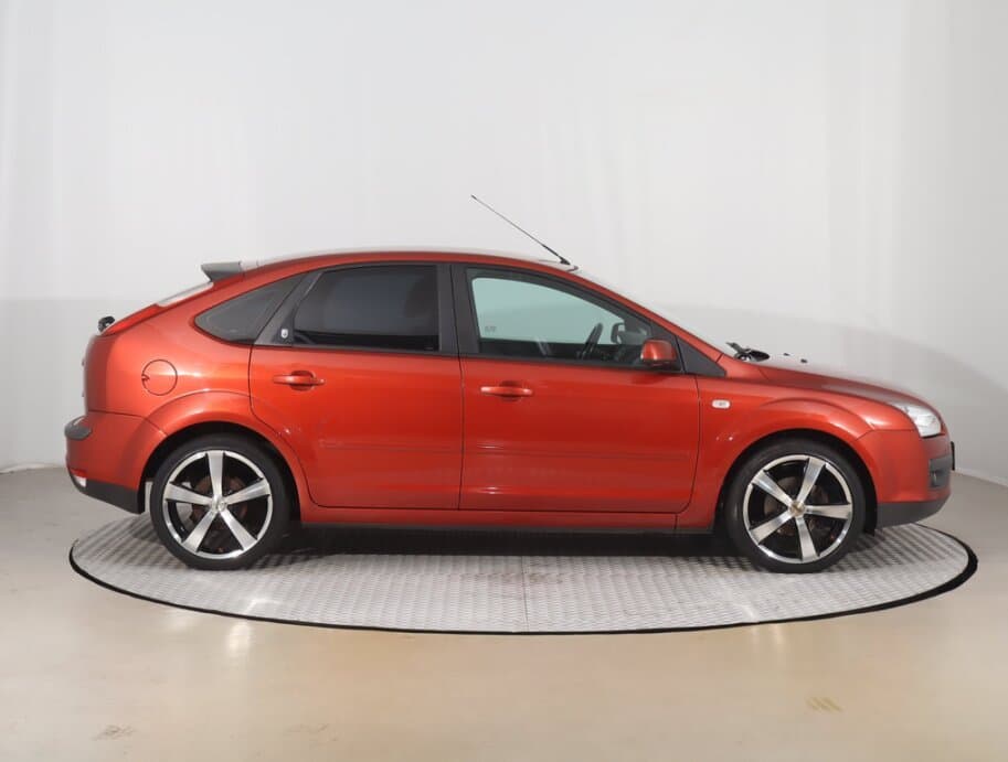 2005 Ford FOCUS - 8