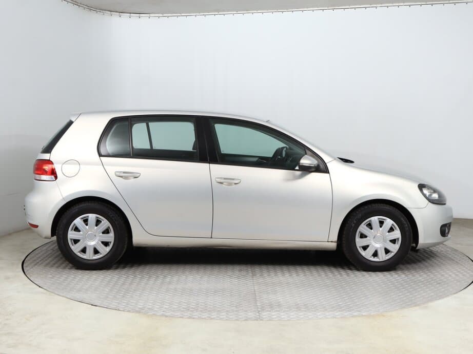 2010 Volkswagen GOLF - 8