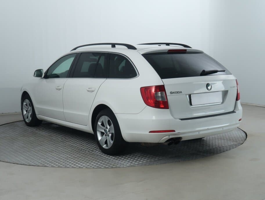 2011 Škoda SUPERB - 5