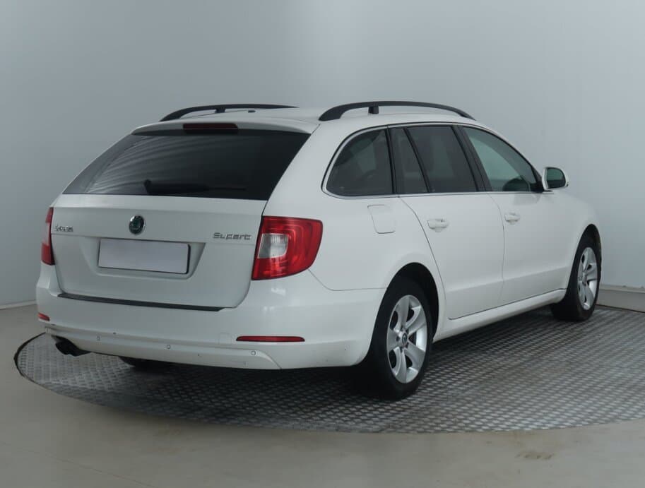 2011 Škoda SUPERB - 7