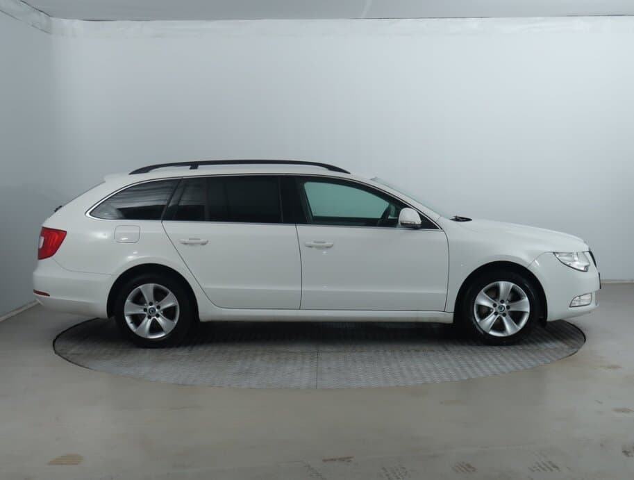 2011 Škoda SUPERB - 8