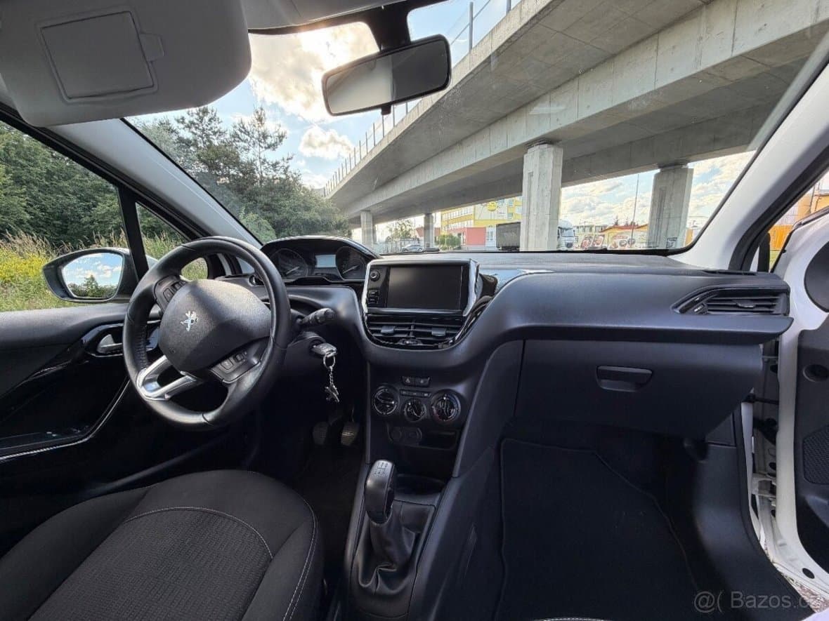 2017 Peugeot 208 - 6