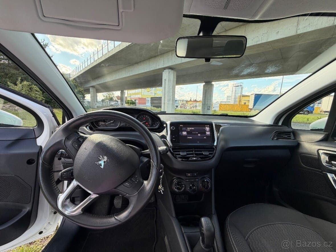 2017 Peugeot 208 - 13