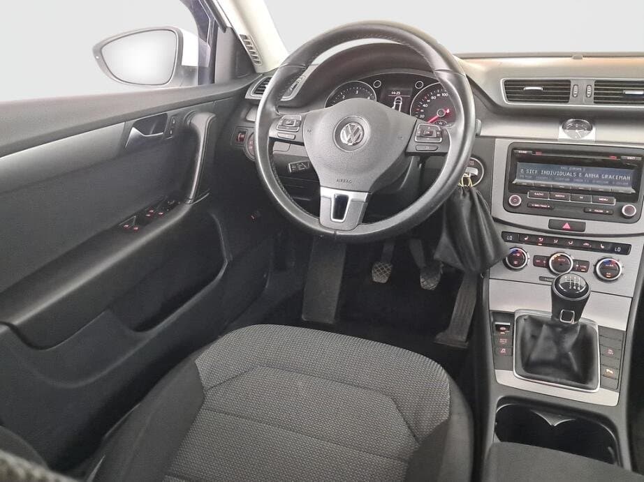 2013 Volkswagen PASSAT - 9