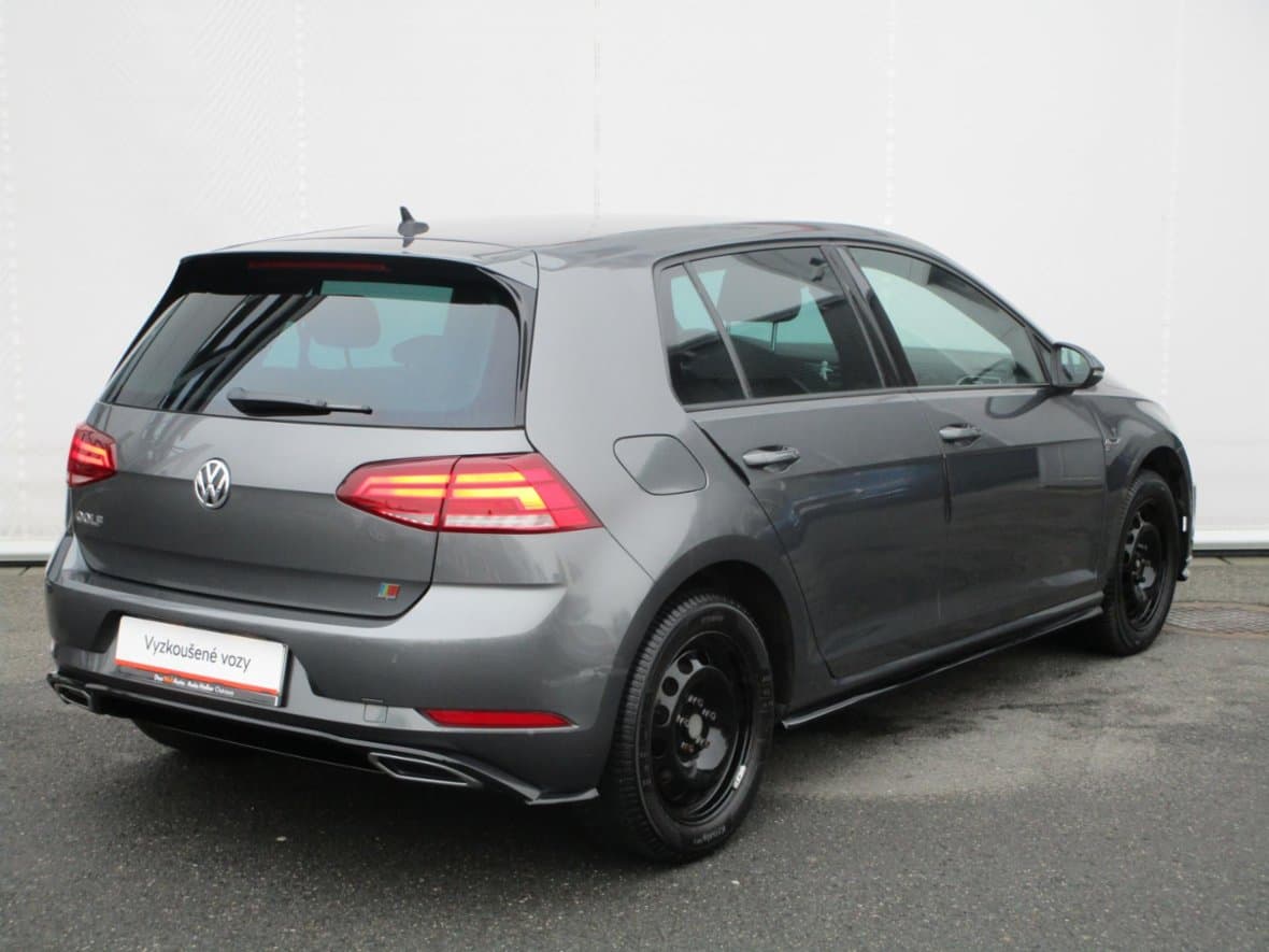 2018 Volkswagen Golf - 2