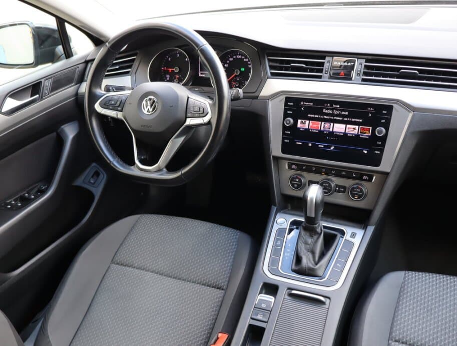 2020 Volkswagen PASSAT - 9
