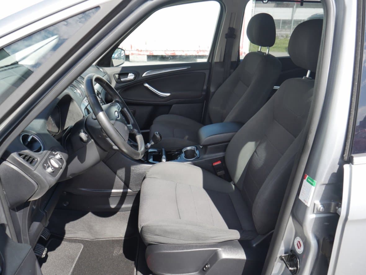 2012 Ford S-MAX - 9
