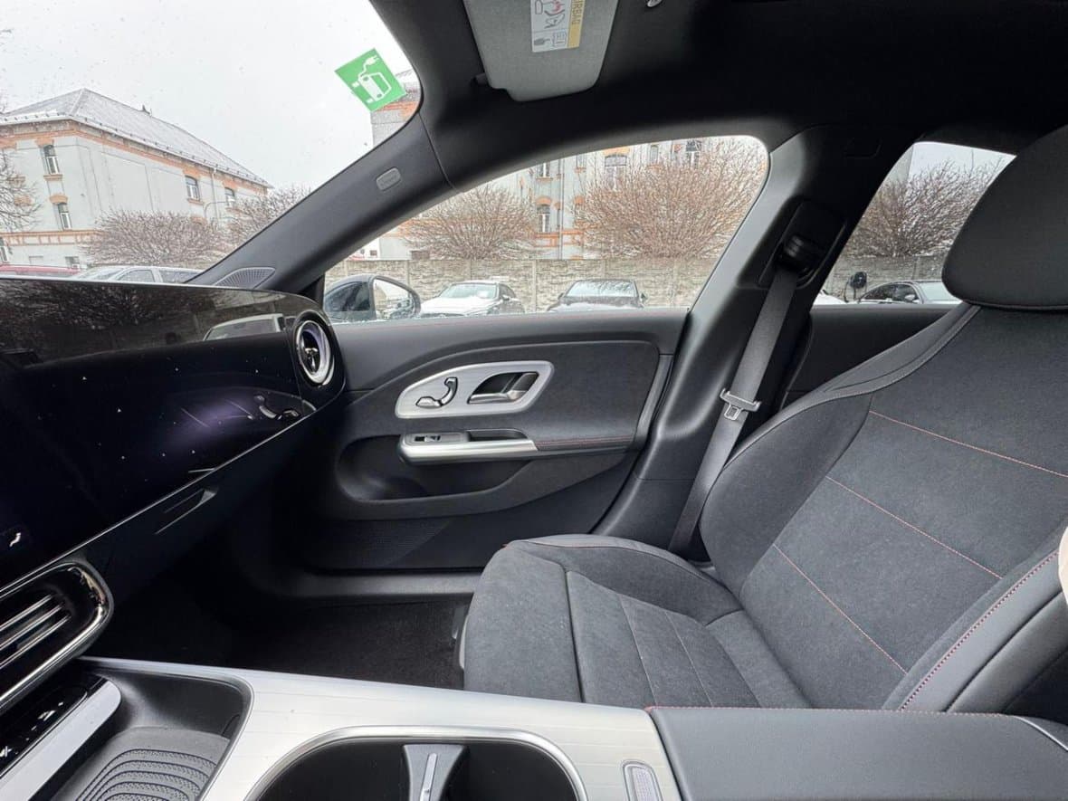 2025 Mercedes-Benz CLA - 14