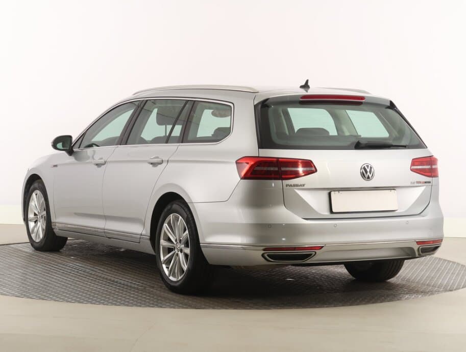 2015 Volkswagen PASSAT - 5