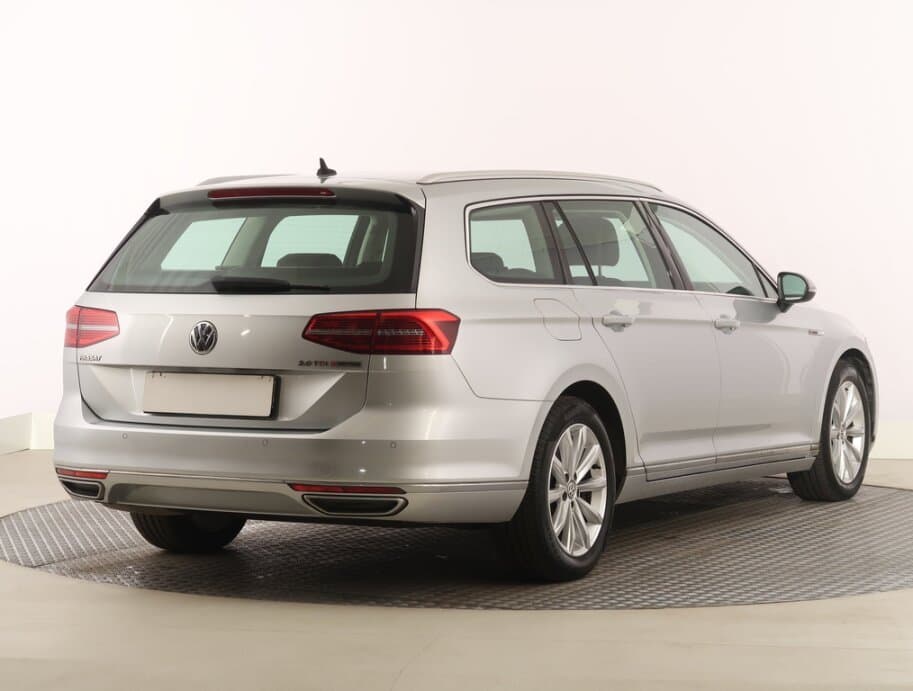 2015 Volkswagen PASSAT - 7