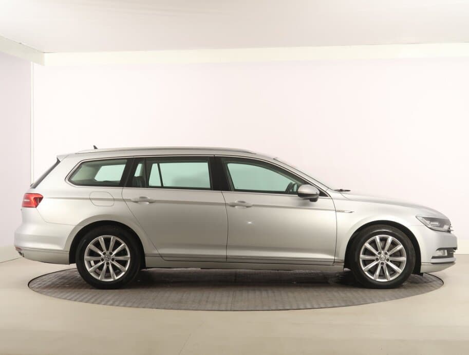 2015 Volkswagen PASSAT - 8