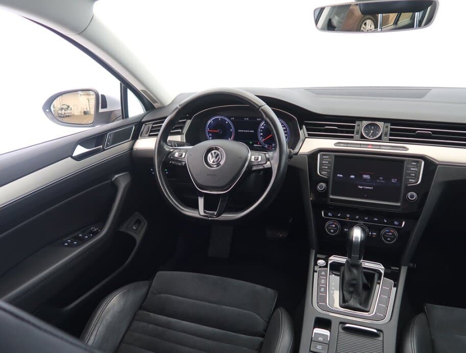 2015 Volkswagen PASSAT - 9
