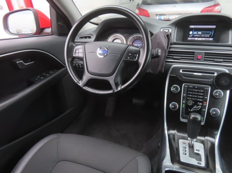 2012 Volvo V70 - 9